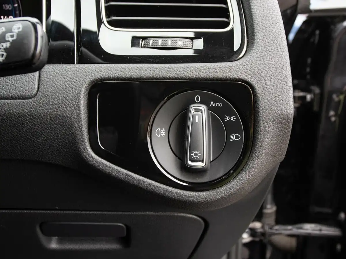 2020-volkswagen-golf-14-tsi-gte-advance-big-15