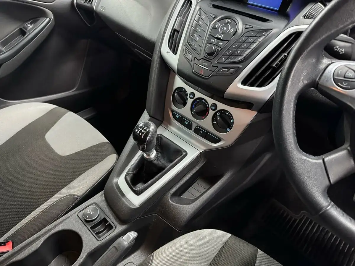 2012-ford-focus-16tdci-zetec-115ps-estate-big-38