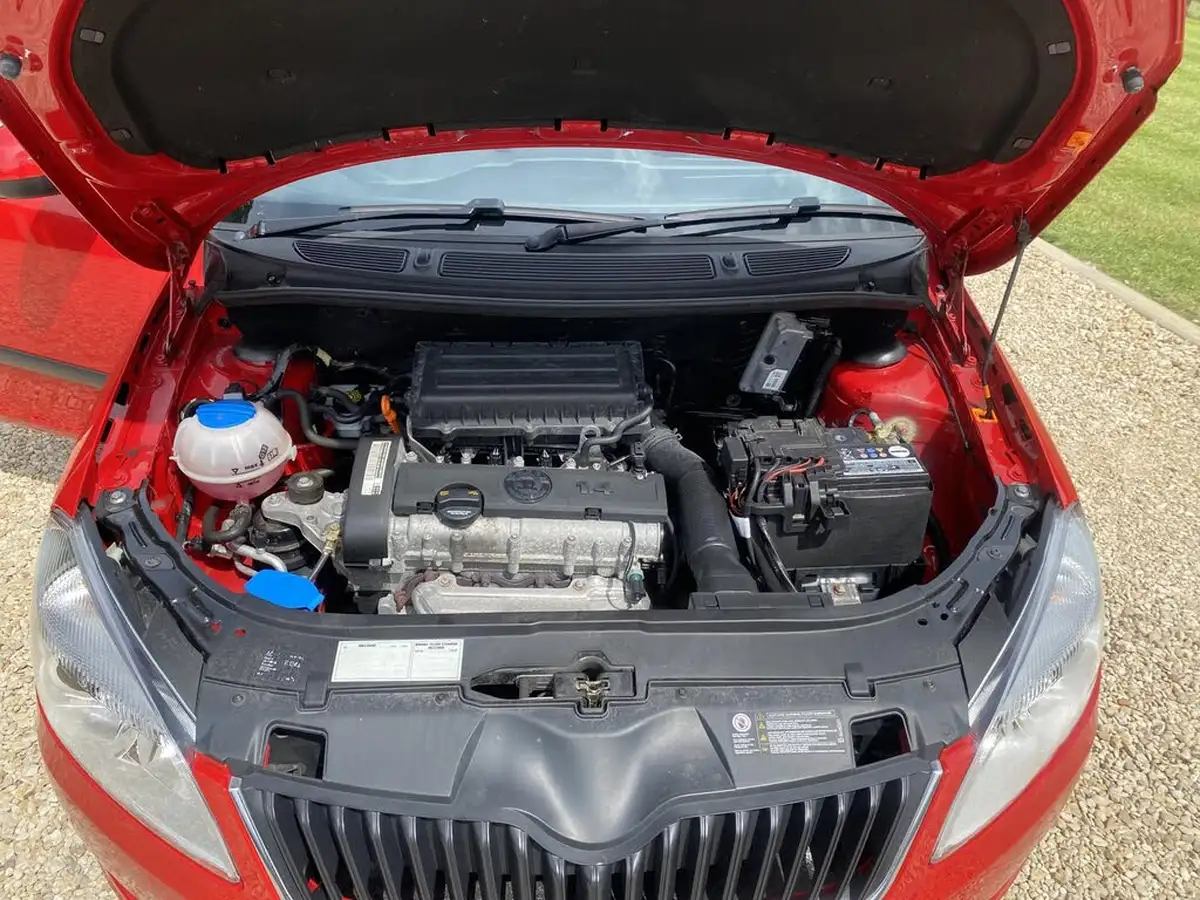 2012-skoda-fabia-14-se-mpi-85bhp-hatchback-big-22