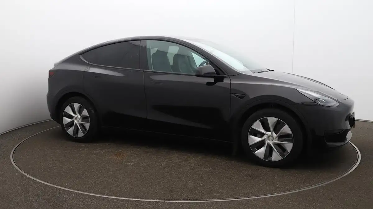 2022-tesla-model-y-e-rwd-big-45