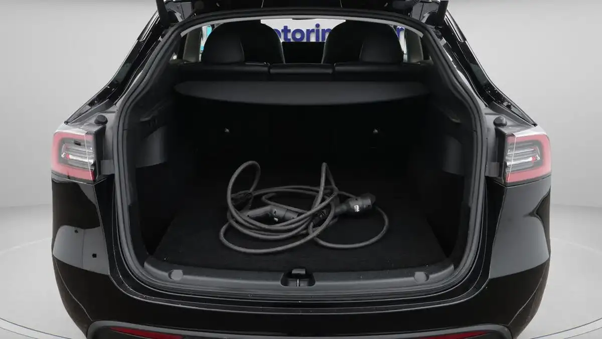 2022-tesla-model-y-e-rwd-big-17