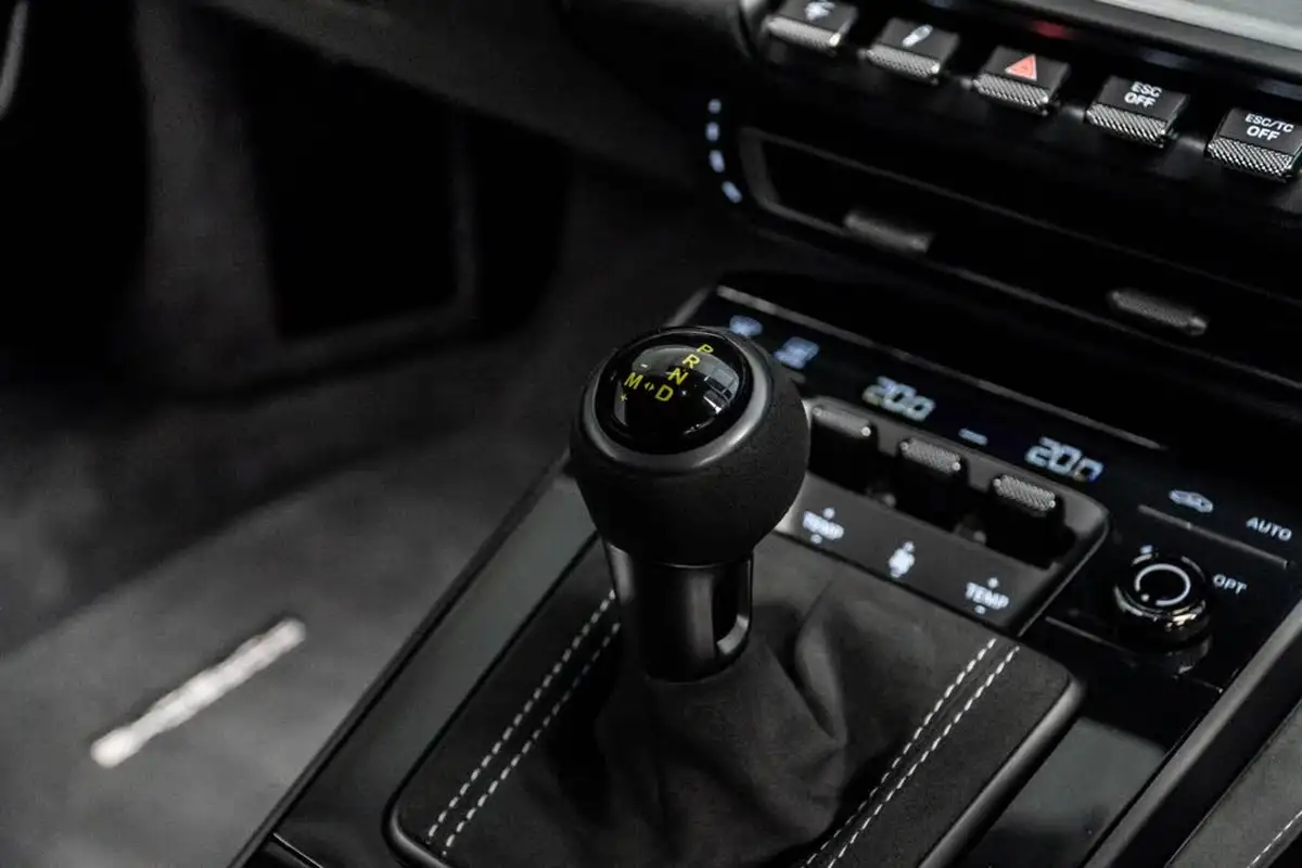 2022-porsche-911-40-gt3-rwd-pdk-big-32