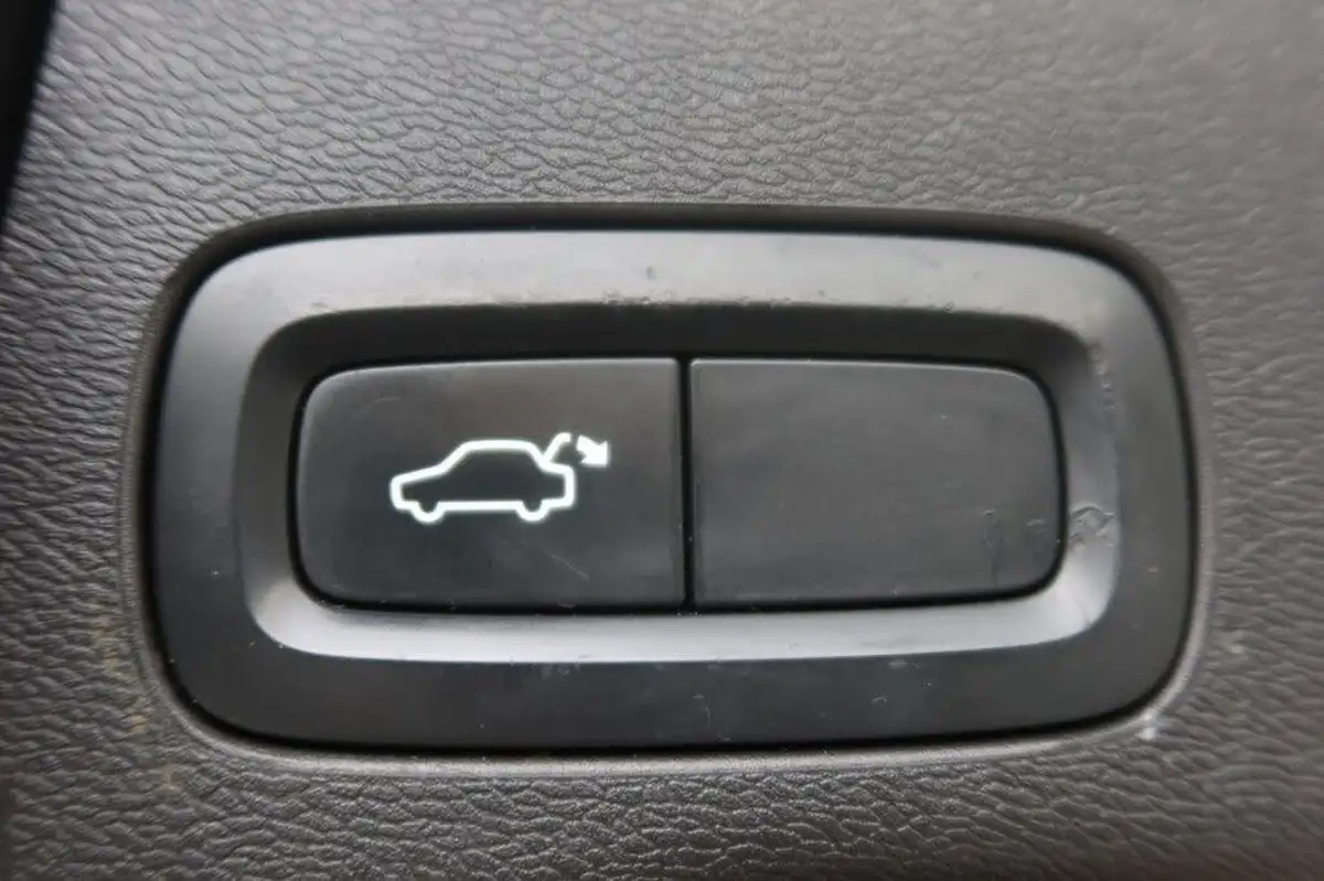 2021-volvo-xc60-20td-b4-r-design-big-9