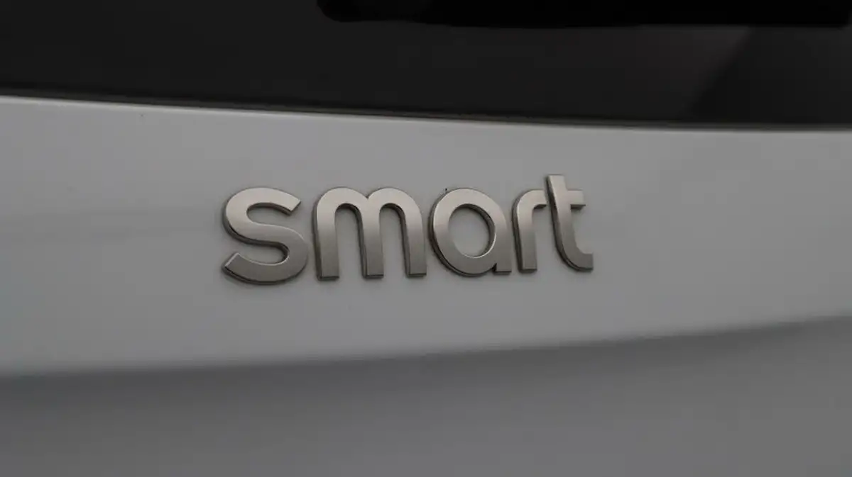 2021-smart-forfour-eq-premium-big-22