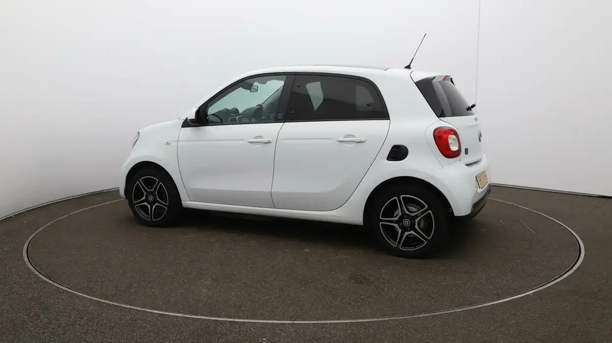 2021-smart-forfour-eq-premium-big-46