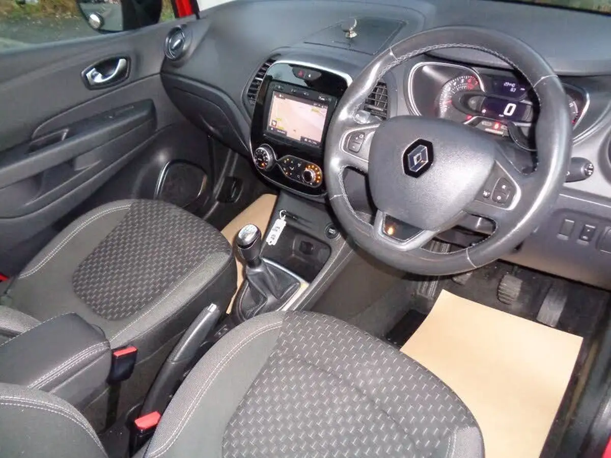 2017-renault-captur-09-tce-dynamique-s-nav-big-23