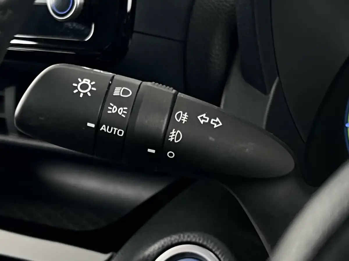 2022-toyota-yaris-15-vvt-i-design-panoramic-roof-big-24