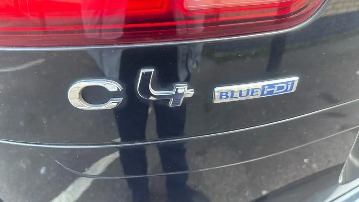 2016-citroen-grand-c4-picasso-16bluehdi-exclusive-eat6-big-39