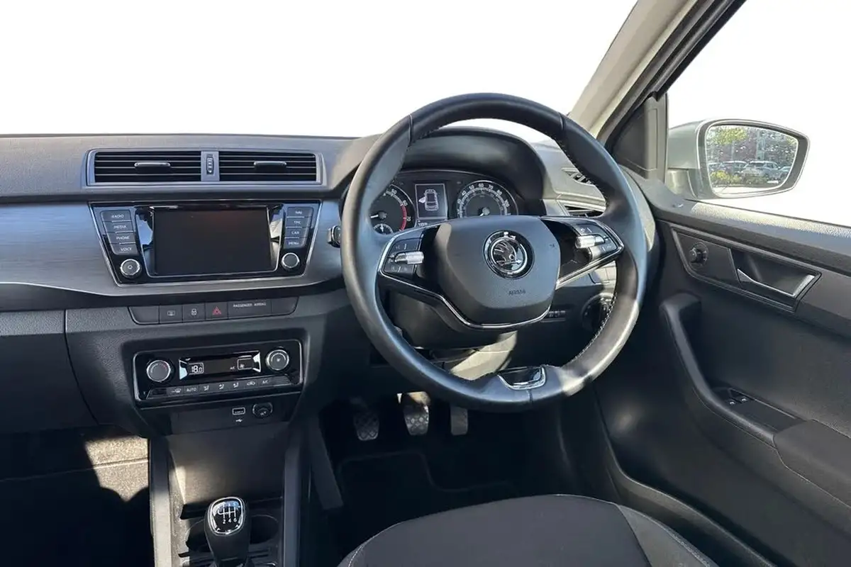 2020-skoda-fabia-10-tsi-se-l-110ps-hatchback-big-17
