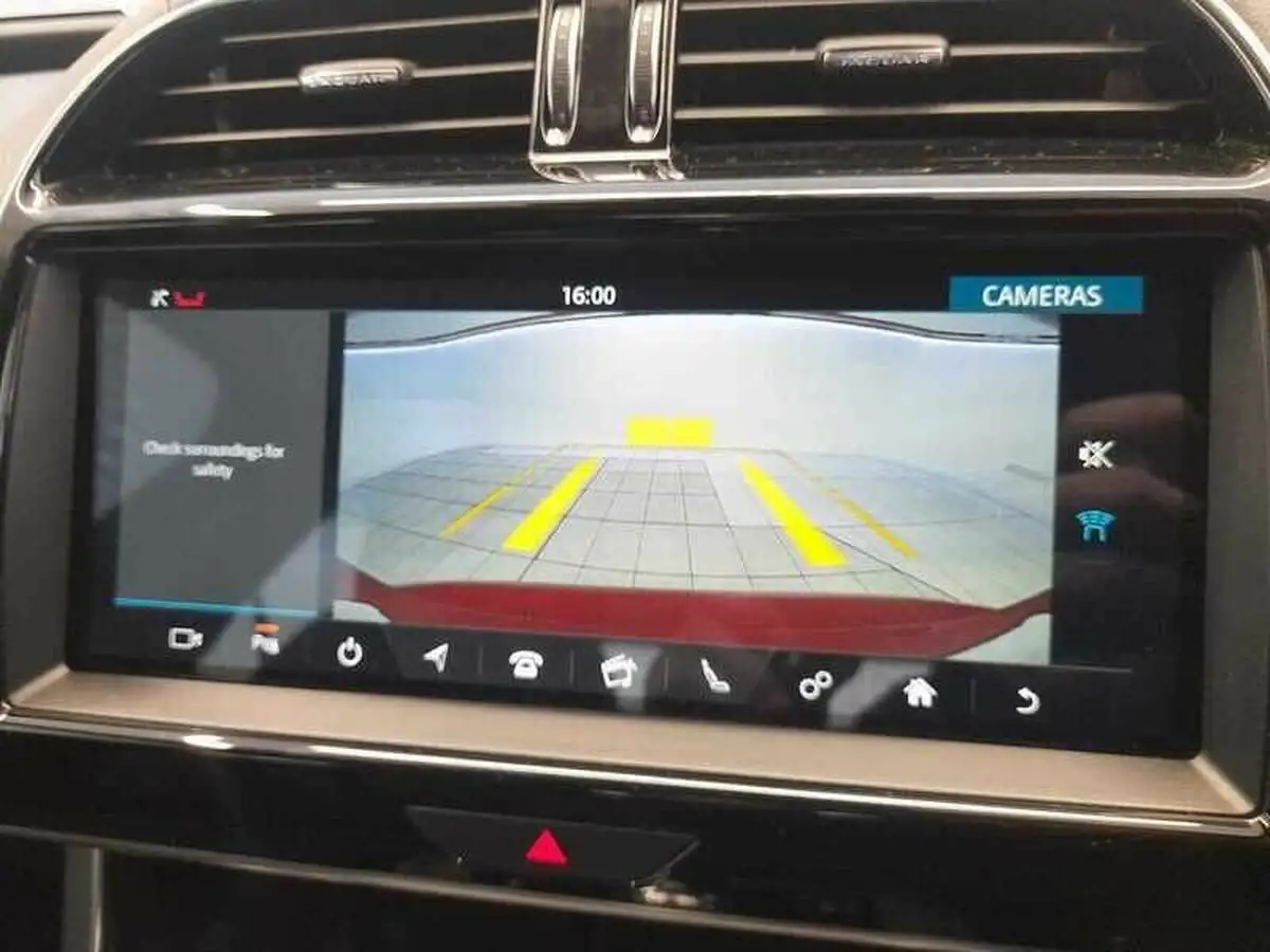 2019-jaguar-xe-20d-r-dynamic-s-big-16