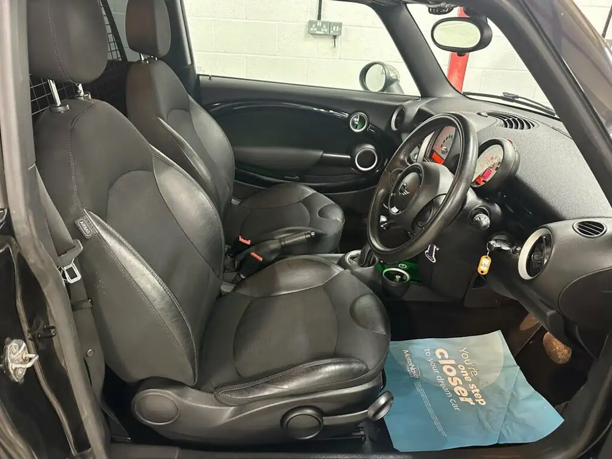 2014-mini-clubvan-20td-mini-cooper-d-vision-big-6