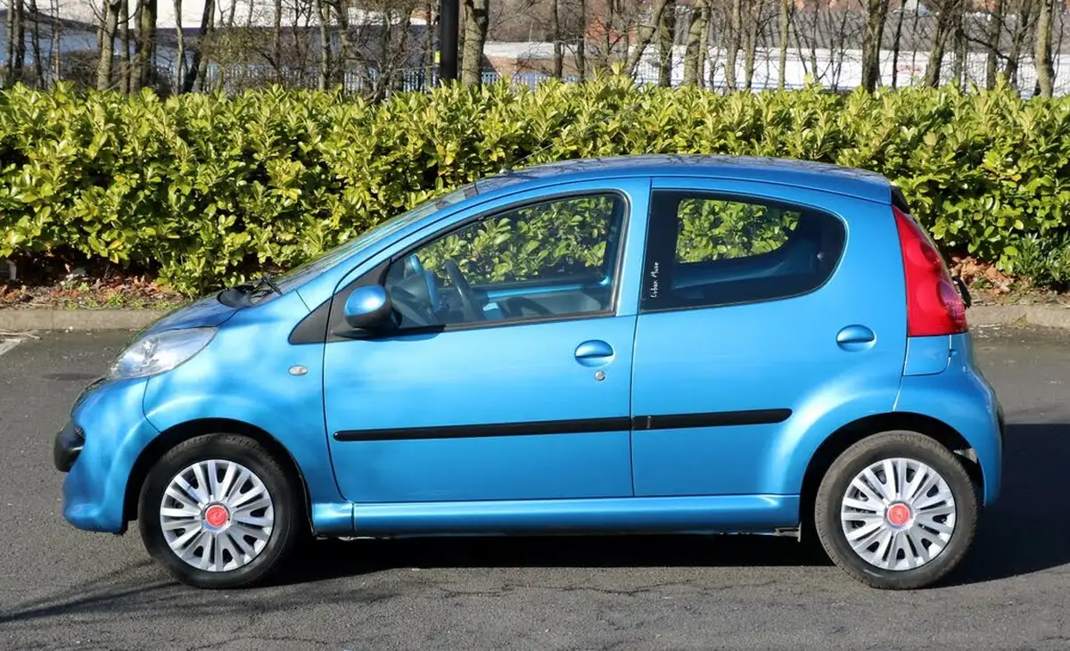 2008-peugeot-107-10-urban-move-5d-big-7