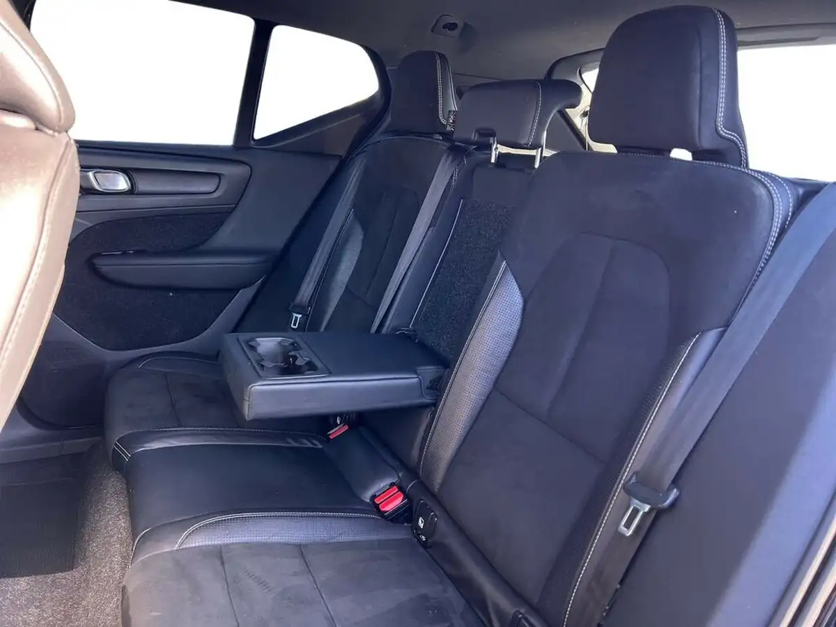 2020-volvo-xc40-20-t4-r-design-awd-big-18