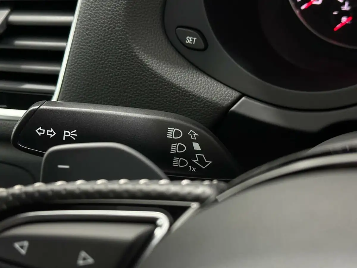 2018-audi-q3-20-tfsi-quattro-black-edition-big-11