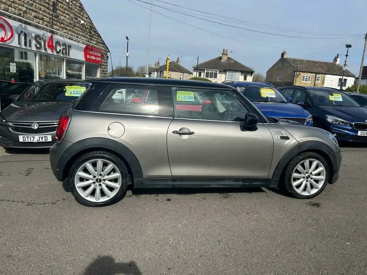 2019-mini-cooper-15-cooper-classic-hatchback-3d-big-8