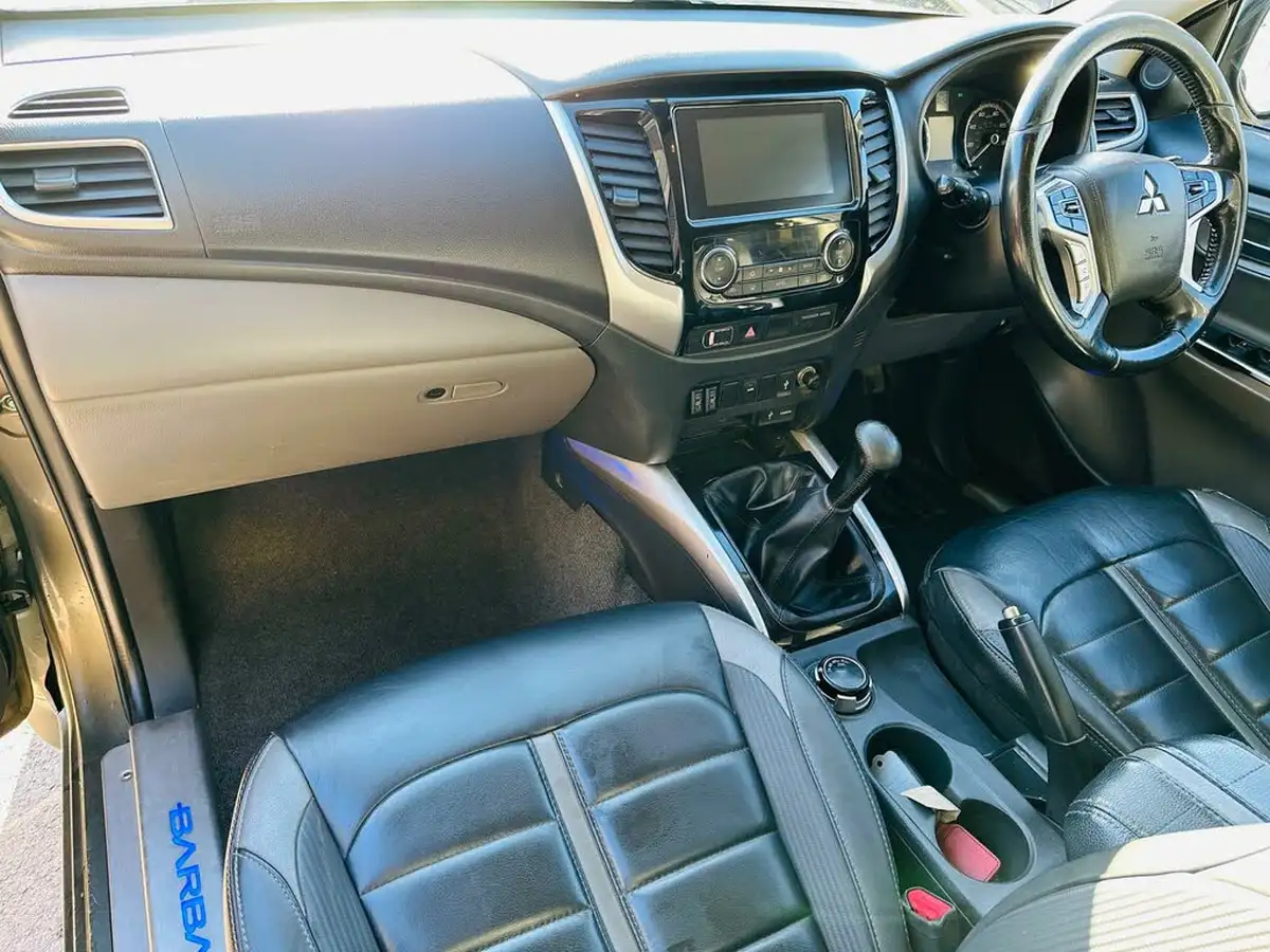 2019-mitsubishi-l200-24di-d-barbarian-eu6-big-3