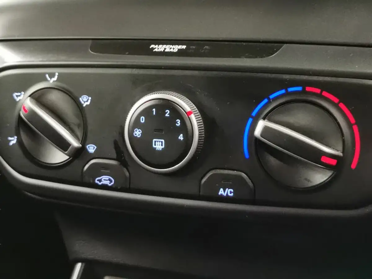 2021-hyundai-i20-10-t-gdi-element-big-24