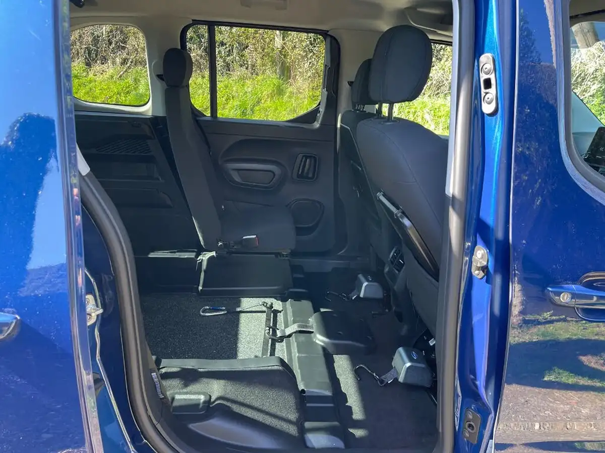 2021-peugeot-rifter-big-11