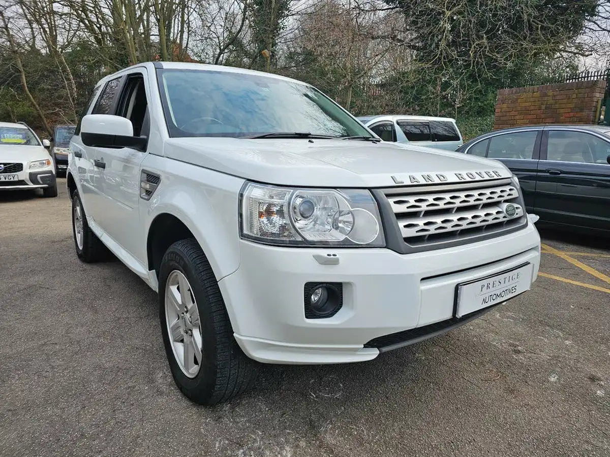 2011-land-rover-freelander-2-32-4x4-big-37