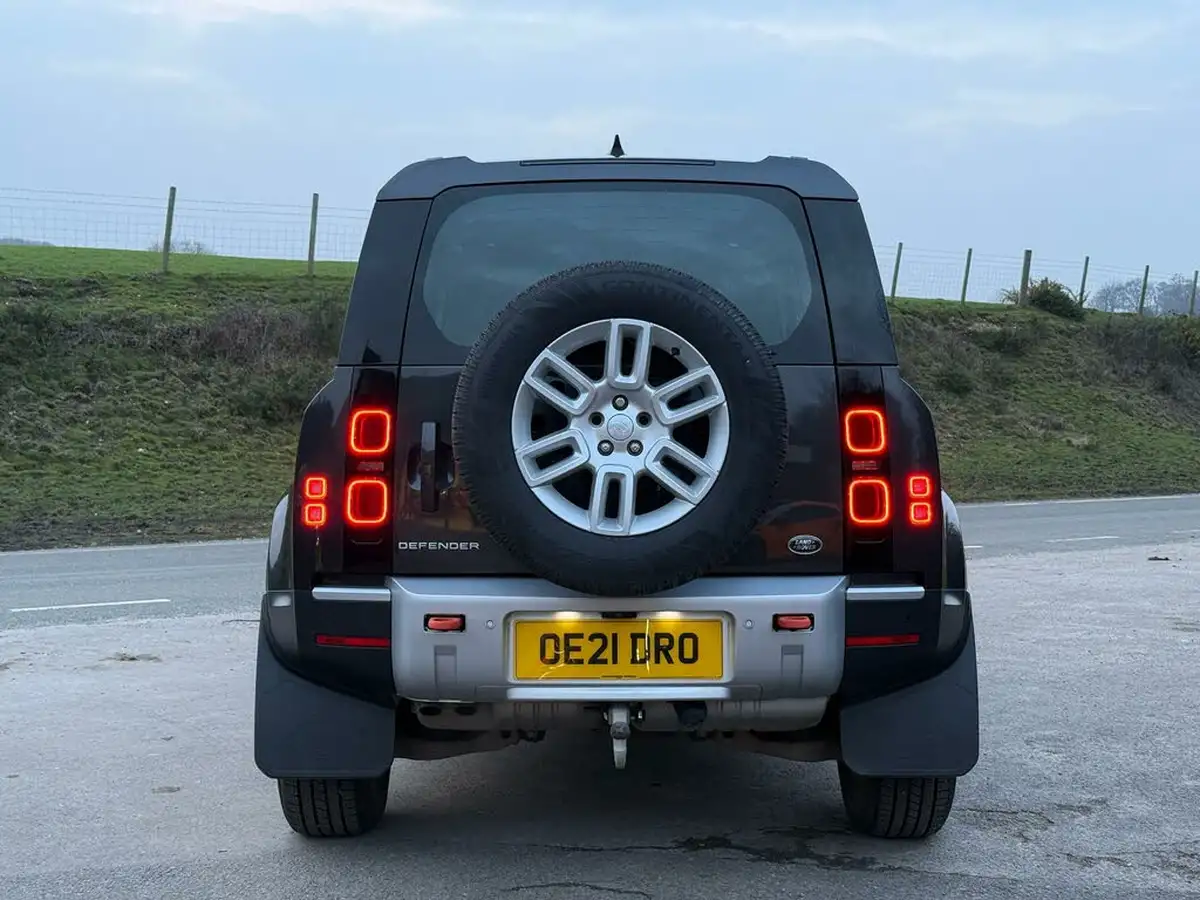 2021-land-rover-110-defender-30-d250-se-big-33