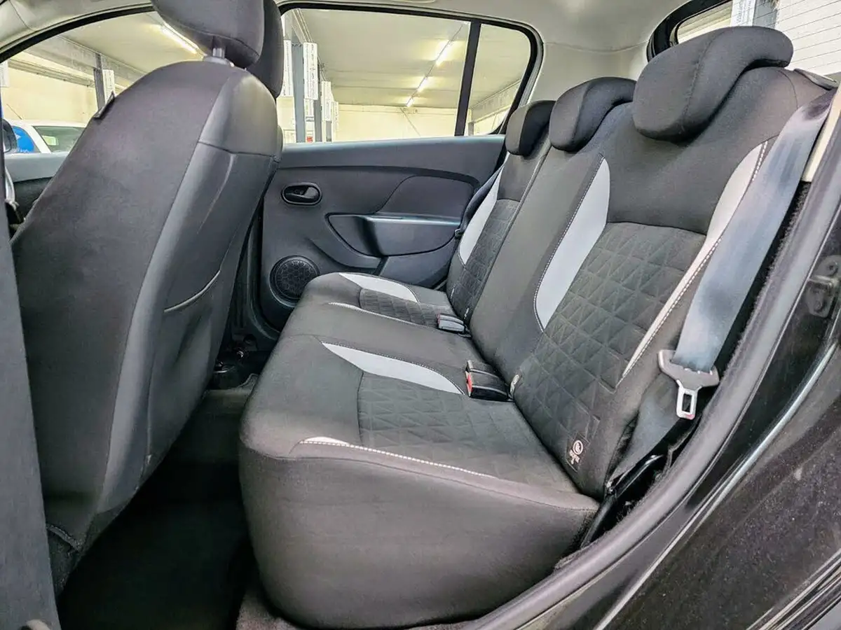 2014-dacia-sandero-stepway-09-laureate-big-26