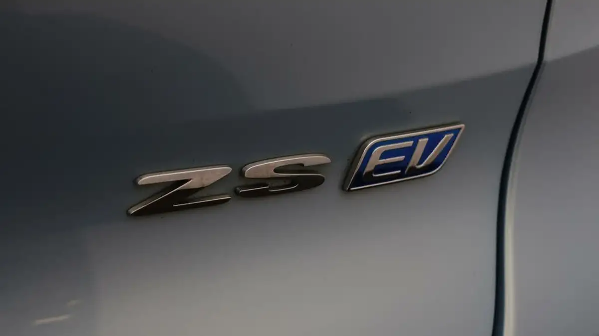 2021-mg-zs-suv-e-exclusive-ev-big-19