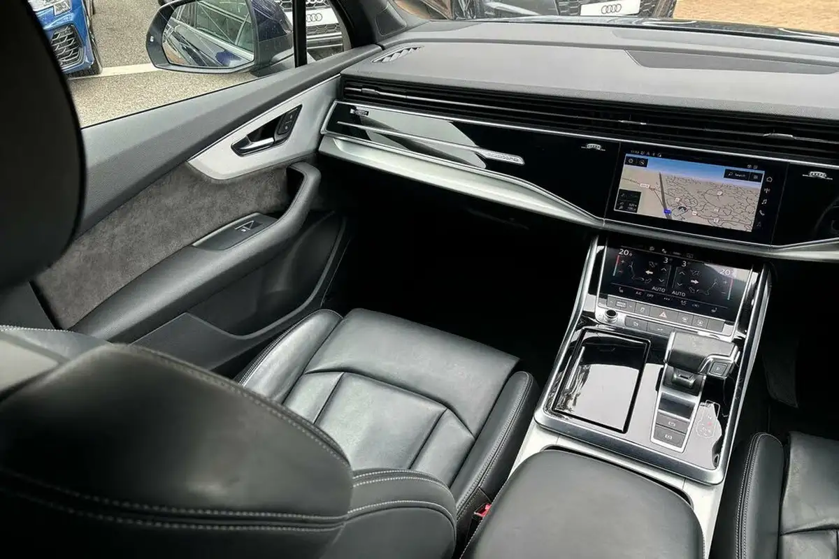 2021-audi-q7-30-55-tfsi-e-s-line-big-32