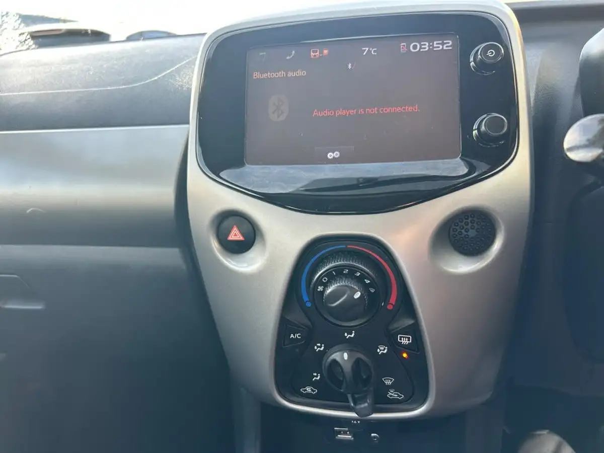 2014-toyota-aygo-10-vvt-i-x-play-5d-big-13