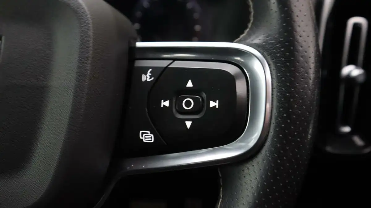 2020-volvo-xc40-20td-d3-r-design-pro-geartronic-big-24