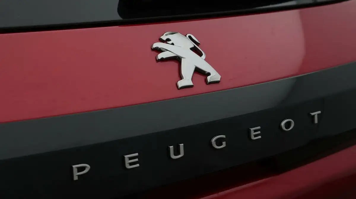 2023-peugeot-208-12-puretech-allure-premium-130ps-eat8-big-24