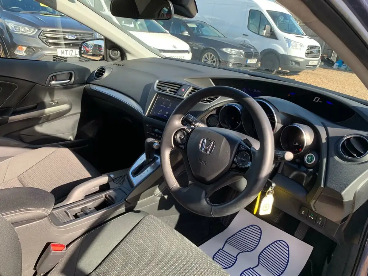 2016-honda-civic-18-i-vtec-se-plus-navi-hatchback-auto-big-8