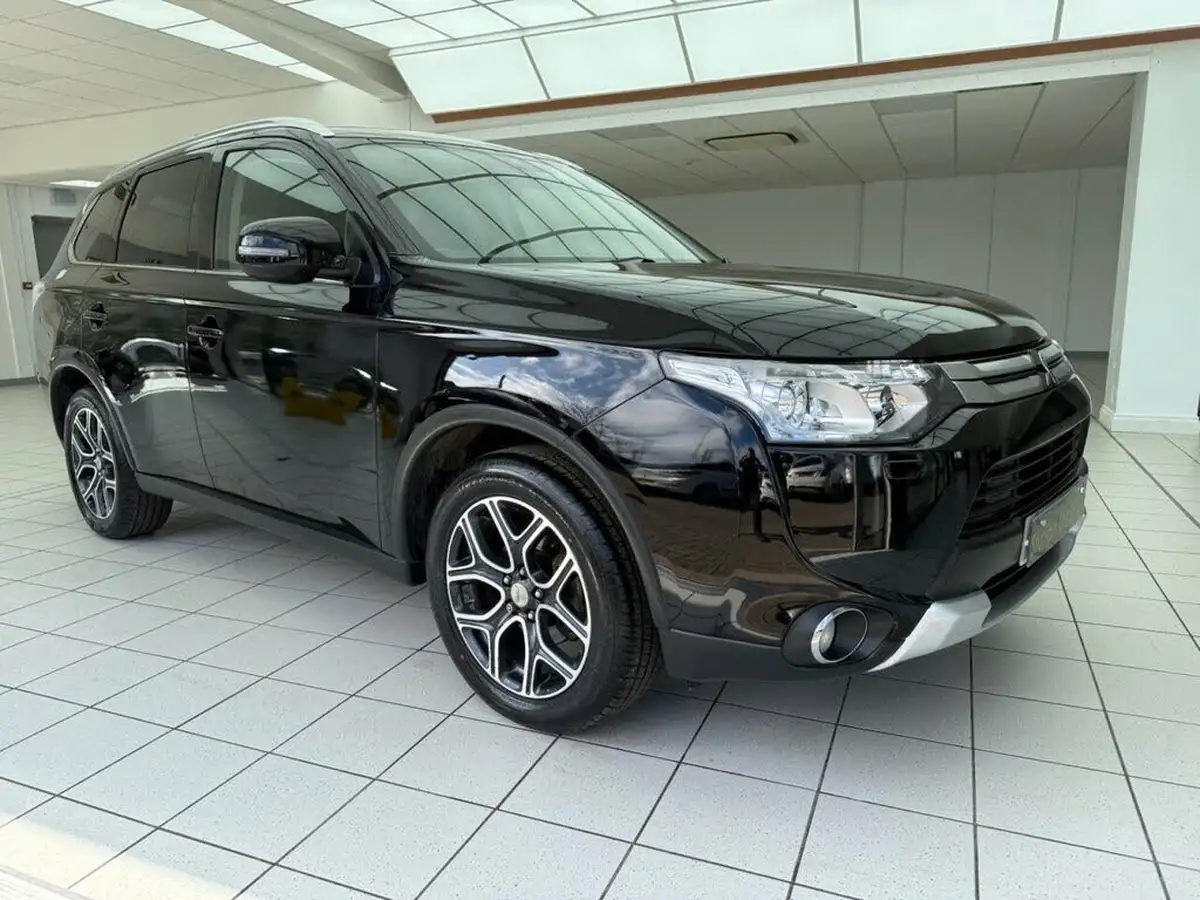 2015-mitsubishi-outlander-22di-d-gx4-big-2