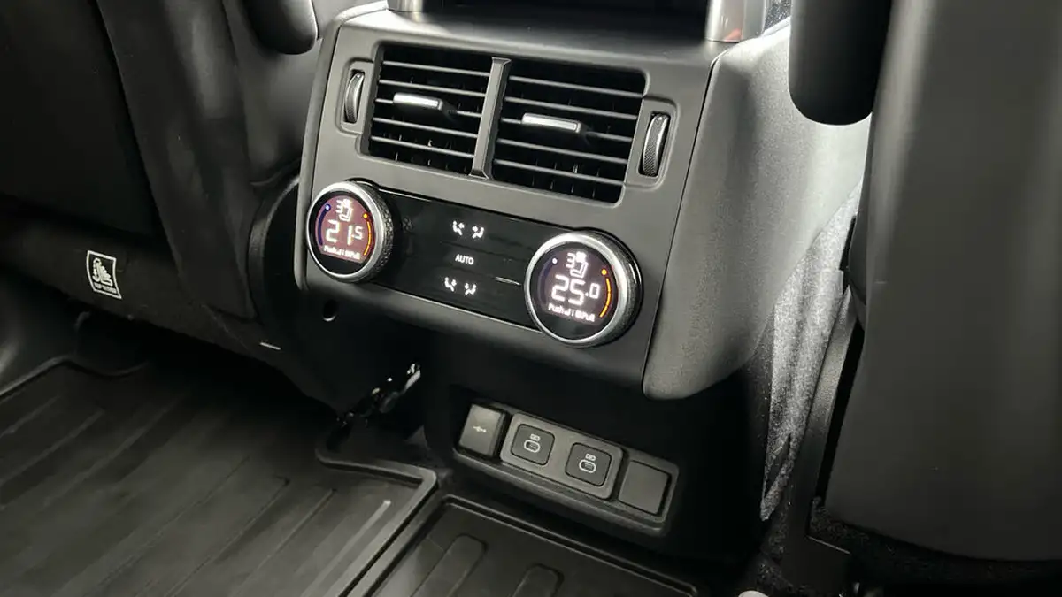 2024-land-rover-discovery-30-d350-dynamic-hse-big-17