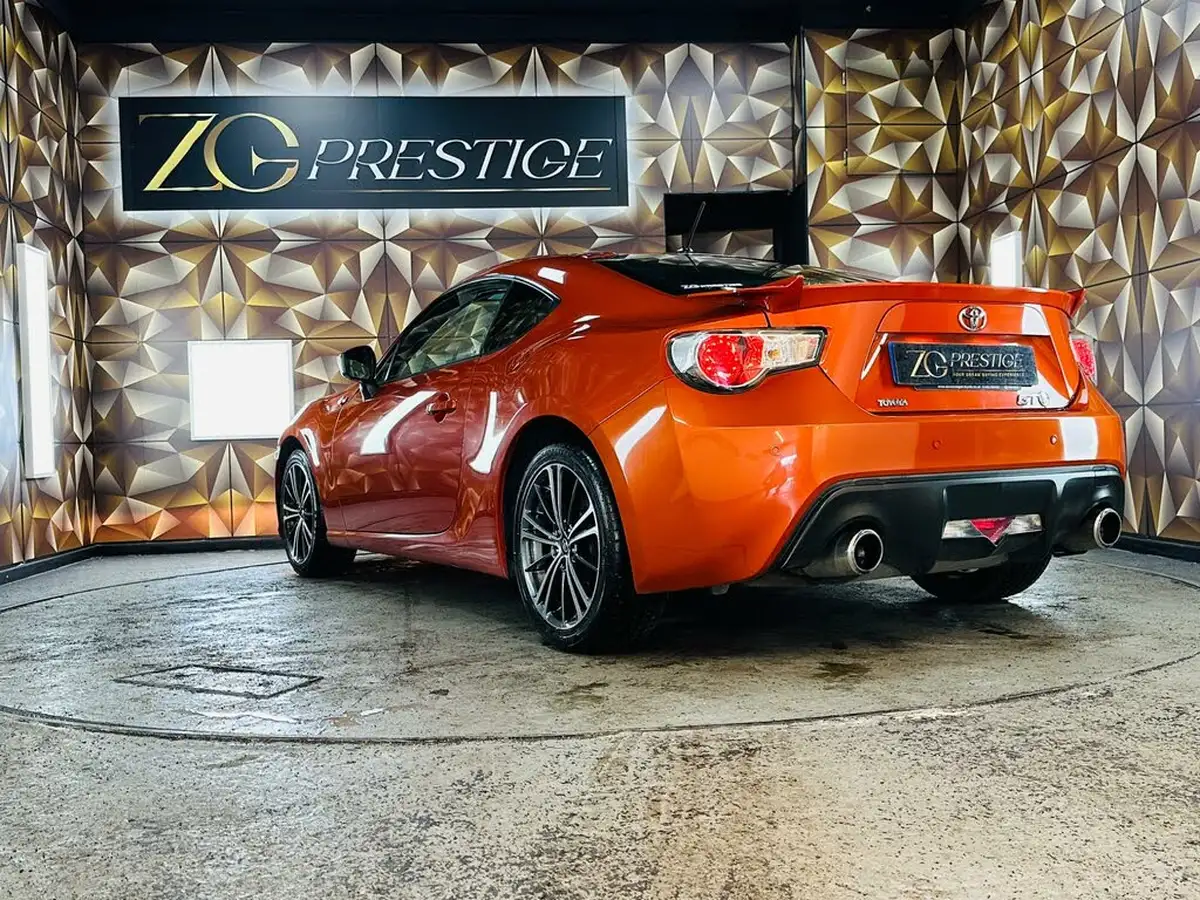 2015-toyota-gt86-big-38