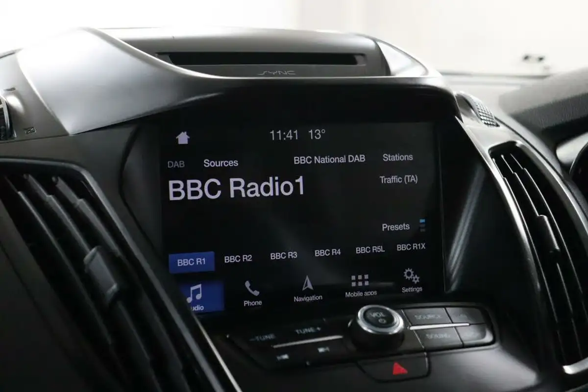 2019-ford-kuga-15tdci-st-line-ss-big-38