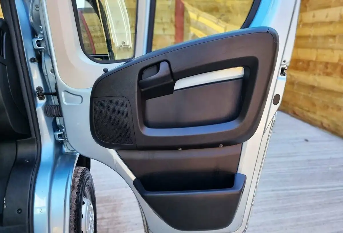 2019-peugeot-boxer-22-bluehdi-s-333-l1-h1-window-big-19