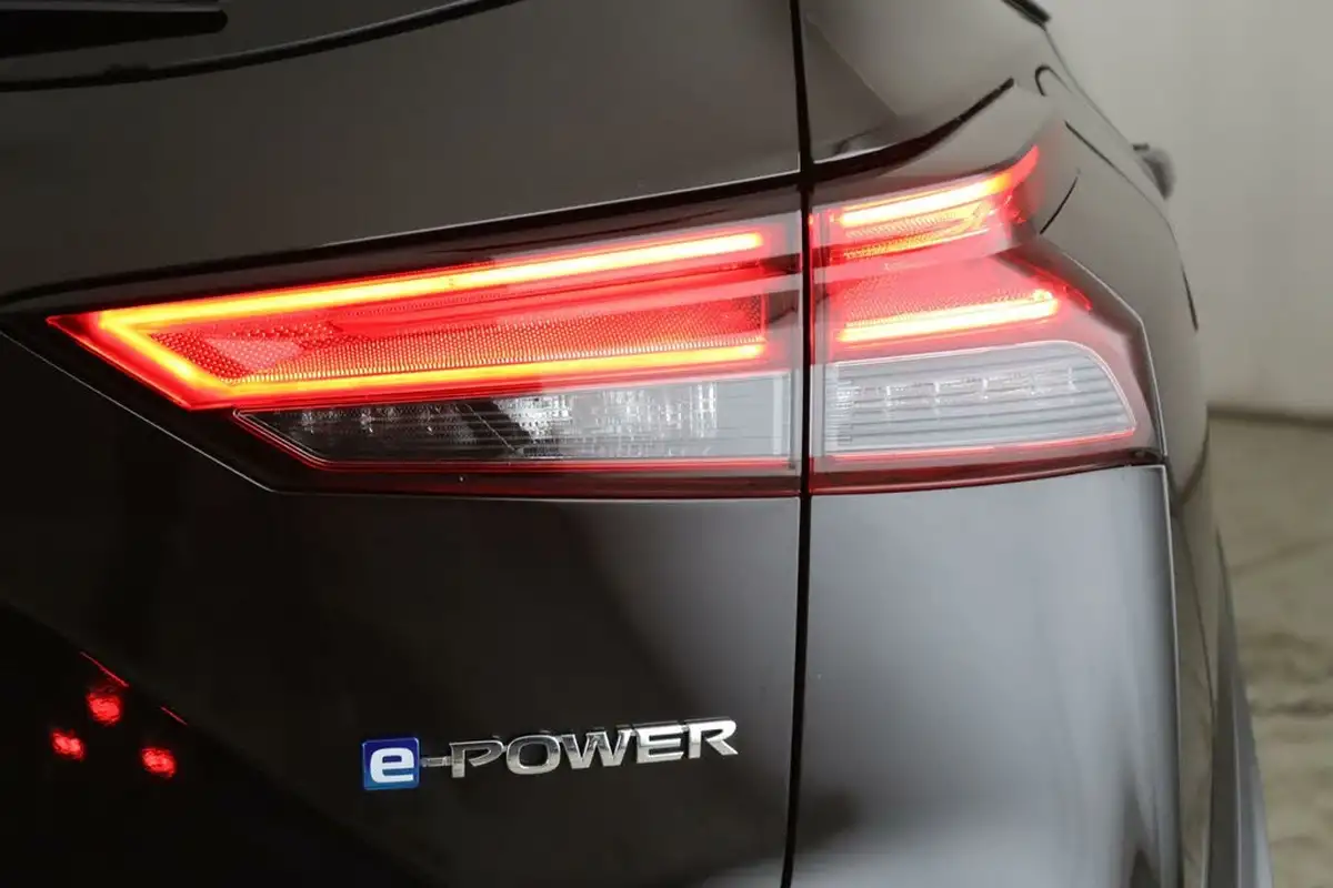 2023-nissan-qashqai-15-tekna-big-9