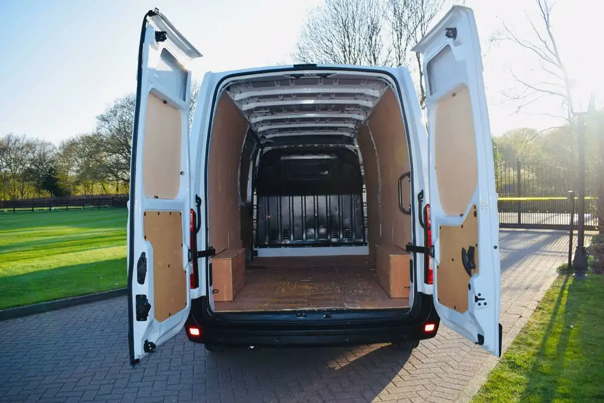 2023-renault-master-23dci-lm35-135-business-panel-big-4