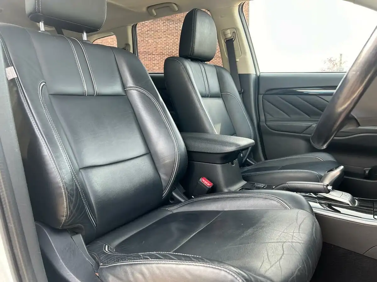 2016-mitsubishi-outlander-20-gx4h-phev-big-16