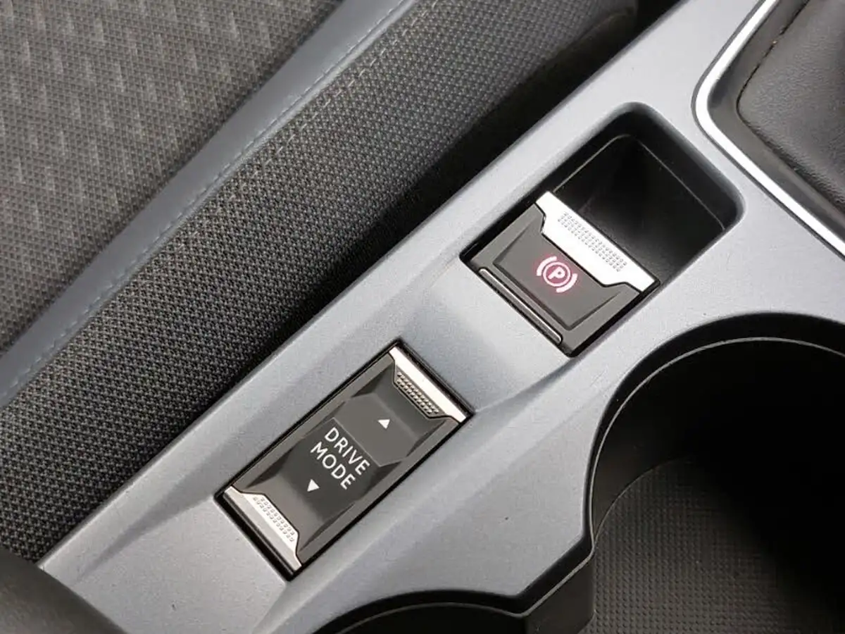 2021-peugeot-2008-suv-12-puretech-allure-premium-130bhp-big-12