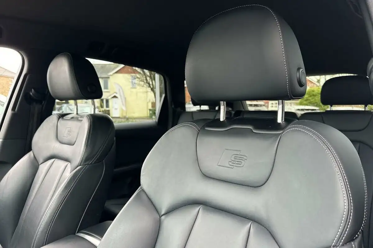 2022-audi-q7-30-55-tfsi-black-edition-big-33