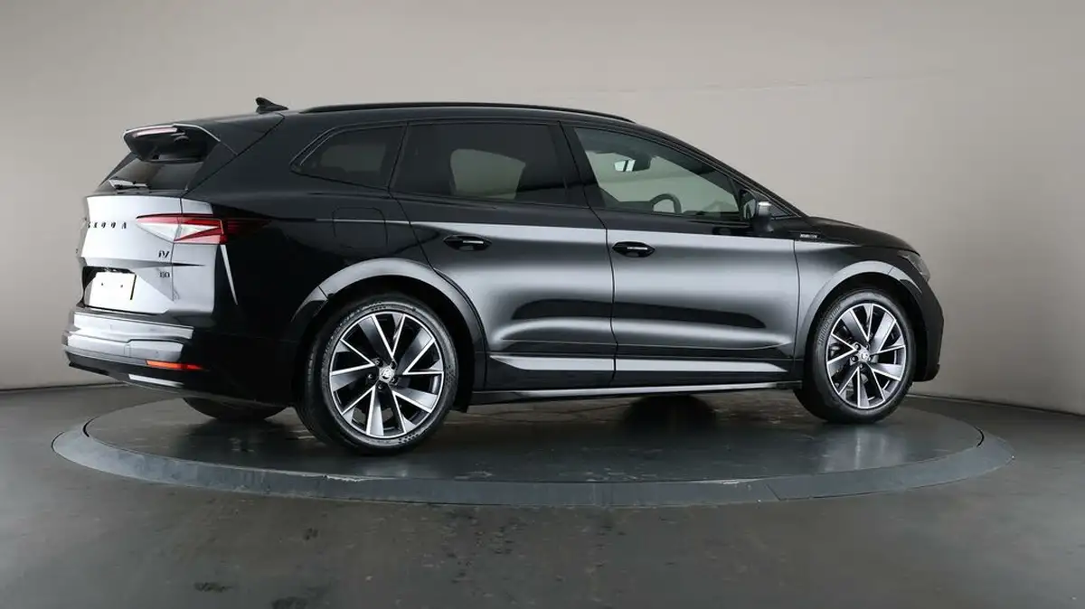 2023-skoda-enyaq-e-80-sportline-big-62