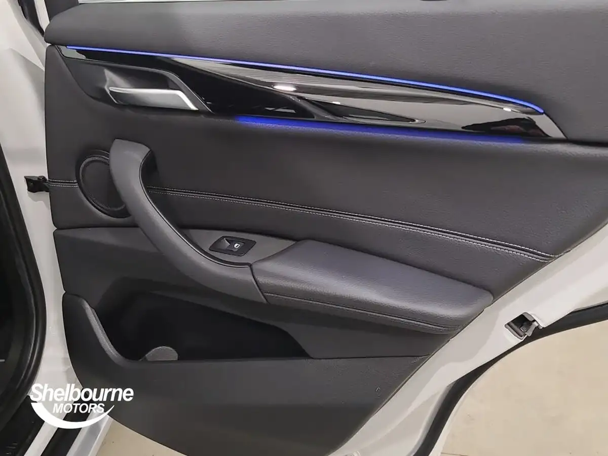 2021-bmw-x1-15-sdrive18i-xline-big-40