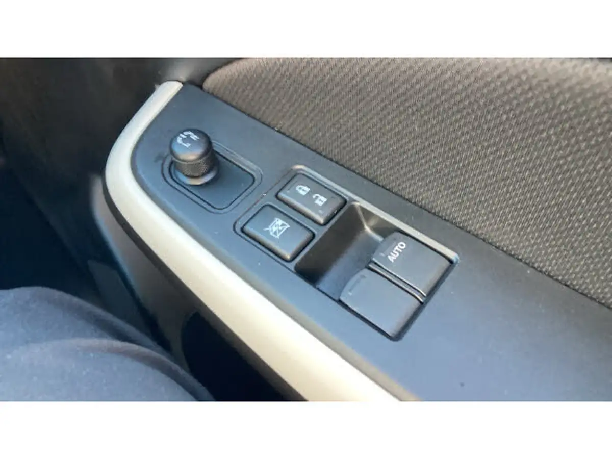 2023-suzuki-swift-12-dualjet-sz-l-big-31