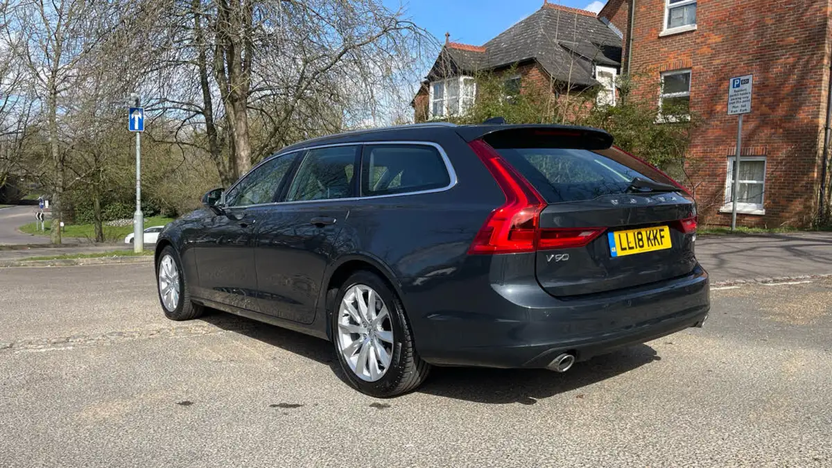 2018-volvo-v90-20-t4-momentum-big-4