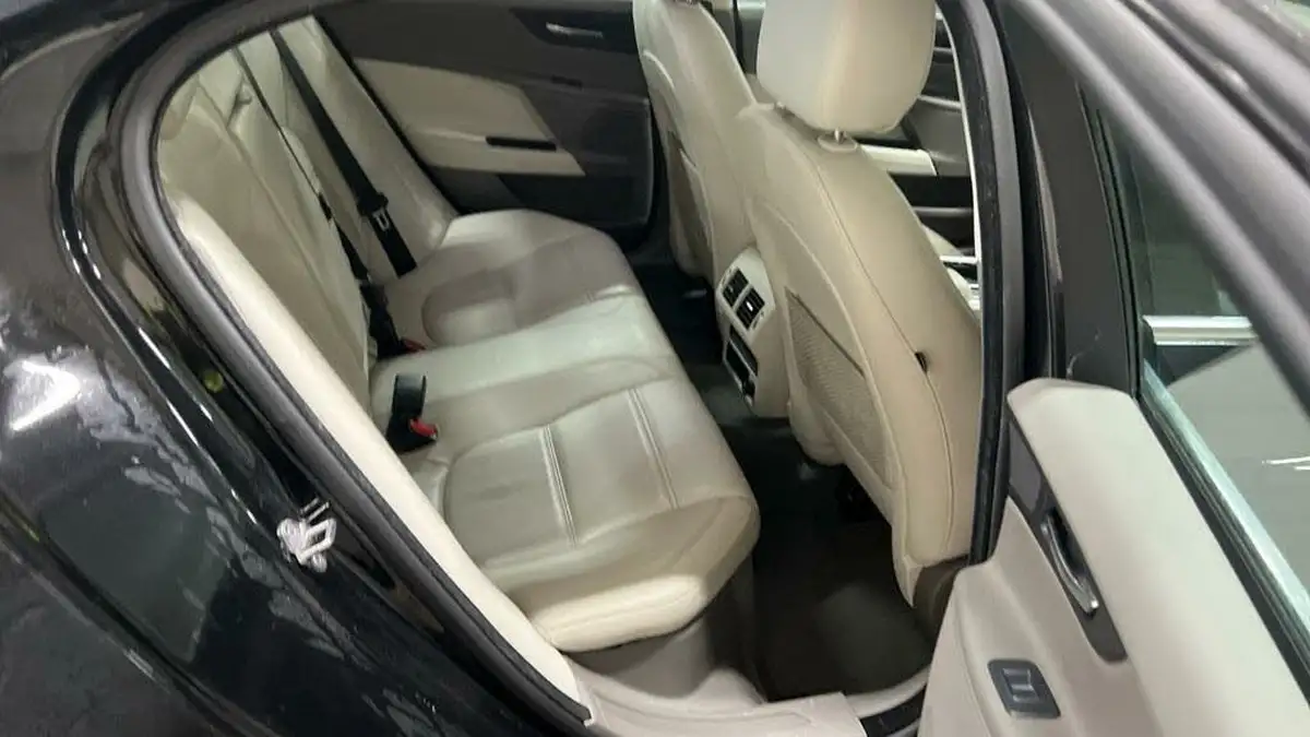 2015-jaguar-xe-20td-prestige-163ps-big-5