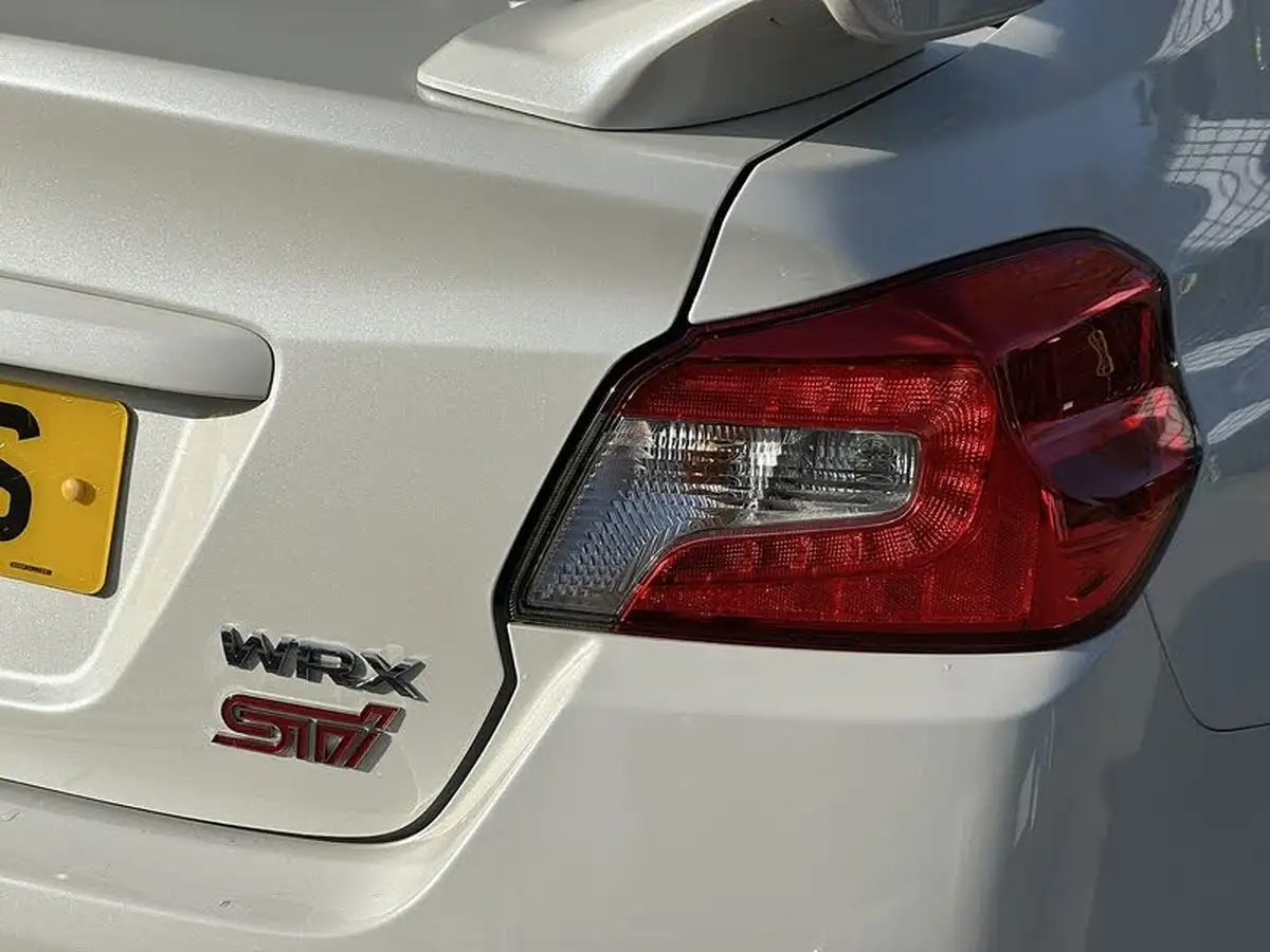 2014-subaru-wrx-25-sti-type-uk-big-39