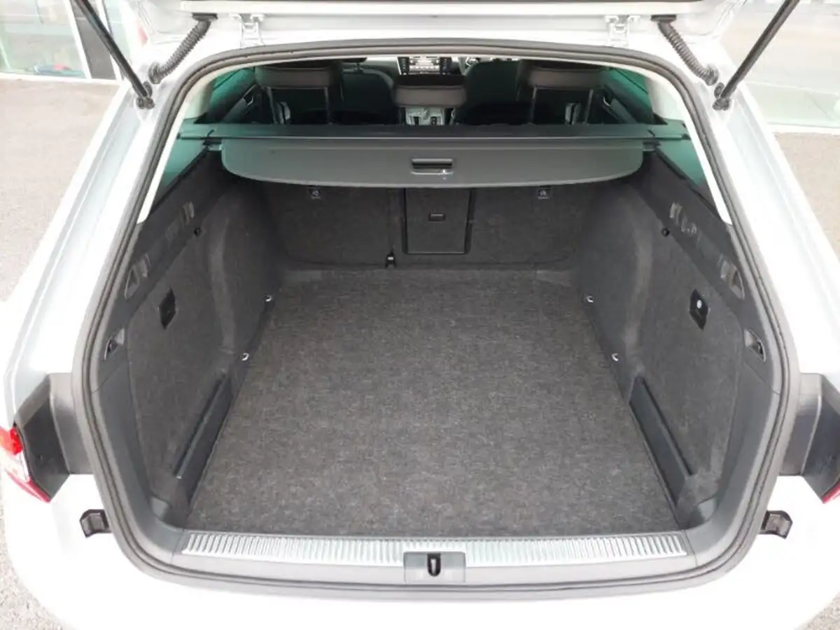 2023-skoda-superb-20tdi-se-technology-estate-dsg-big-7