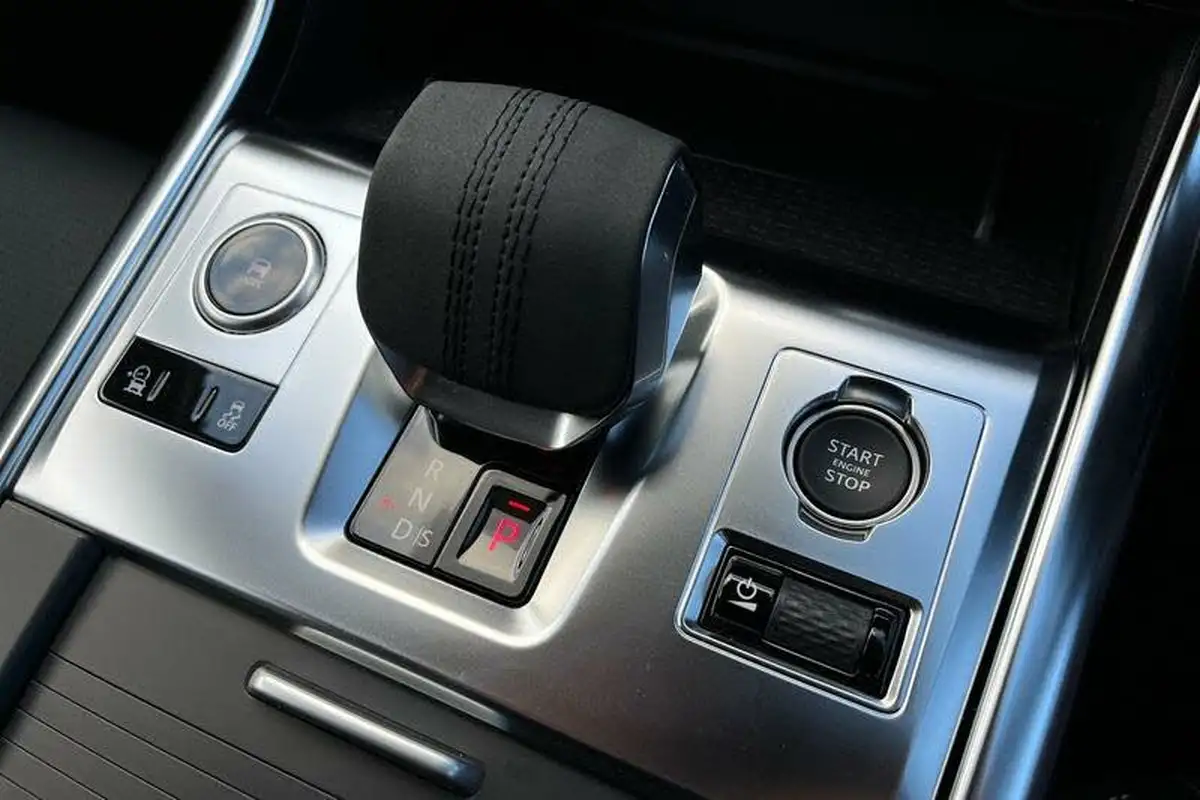 2024-jaguar-xf-20-d200-r-dynamic-se-black-saloon-4d-big-31