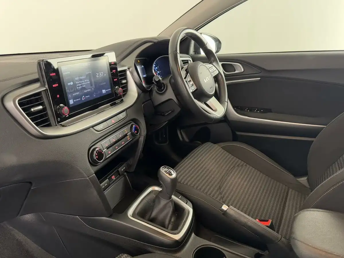 2022-kia-xceed-10-t-gdi-2-big-12